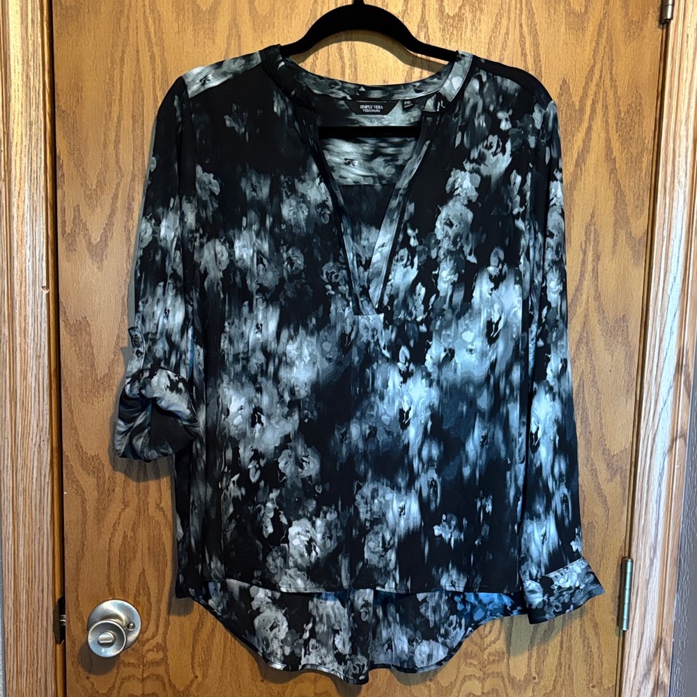 Simply Vera Vera Wang Black and Gray Blouse
